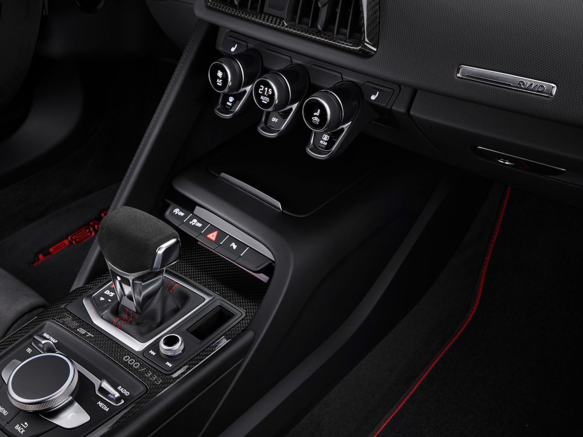 Audi R8 2018. Console centrale. Coupé, 2 génération, restyling