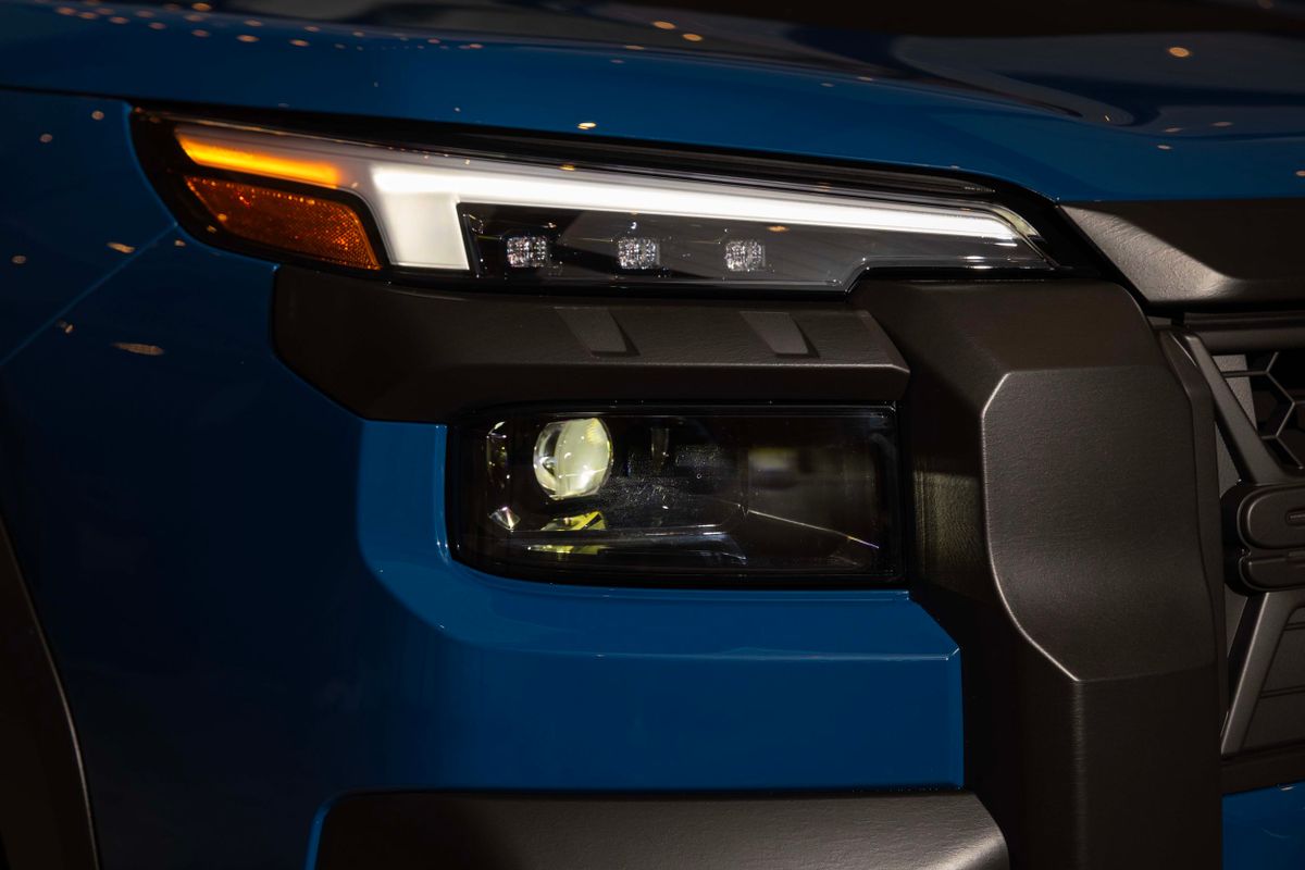 Subaru Outback 2025. Передние фары. Внедорожник 5 дв., 7 поколение