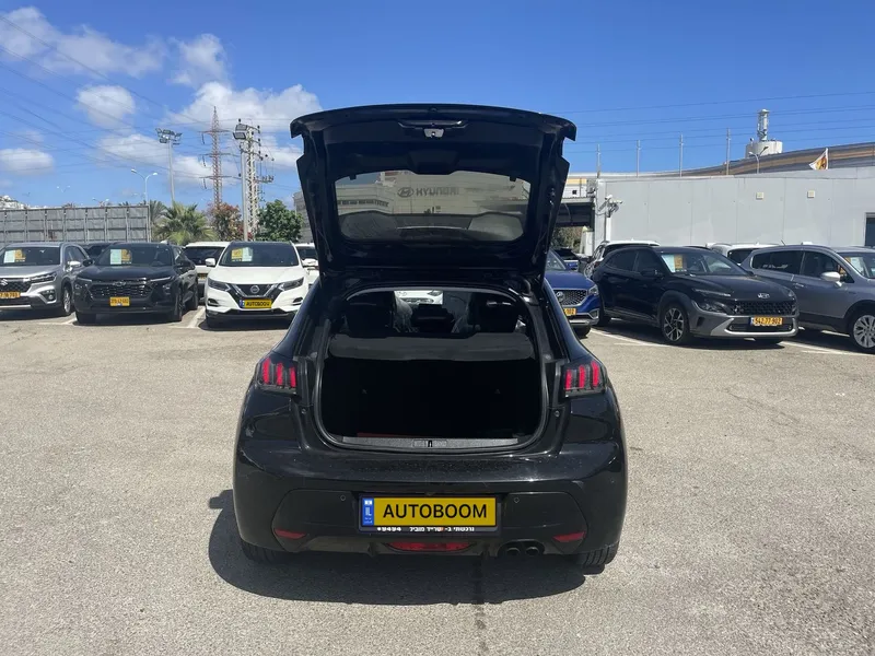 Peugeot 208 с пробегом, 2022