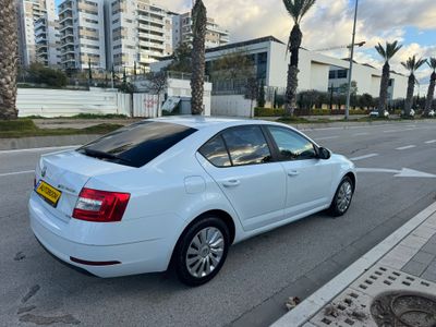 סקודה אוקטביה יד 2 רכב, 2017, פרטי