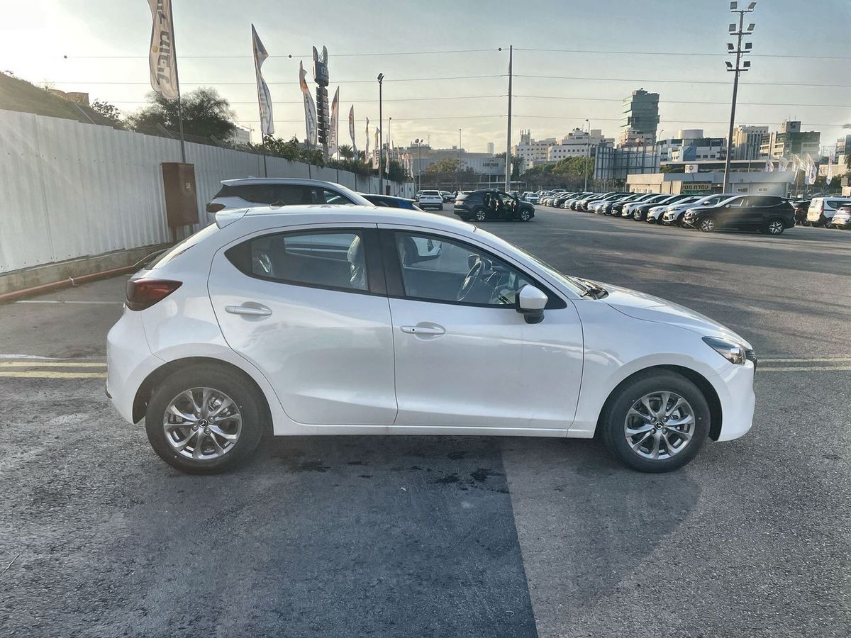 Mazda 2 nouvelle voiture, 2025