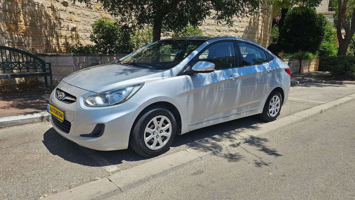 Hyundai i25 с пробегом, 2011, частная рука