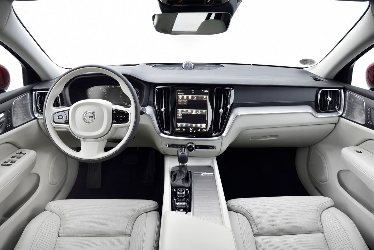Volvo V60 Cross Country 2019. Front seats. Estate 5-door, 2 generation