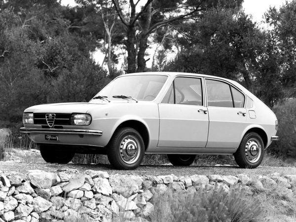 אלפא רומיאו אלפאסוד ‏1971. מרכב, צורה. מיני 5 דלתות, 1 דור