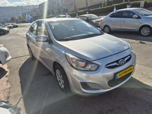 Hyundai i25, 2011, фото