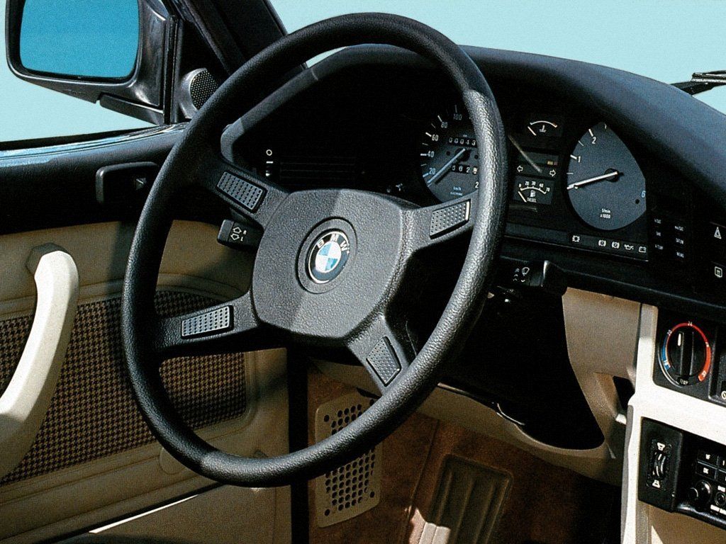 BMW 5 series 1981. Tableau de bord. Berline, 2 génération