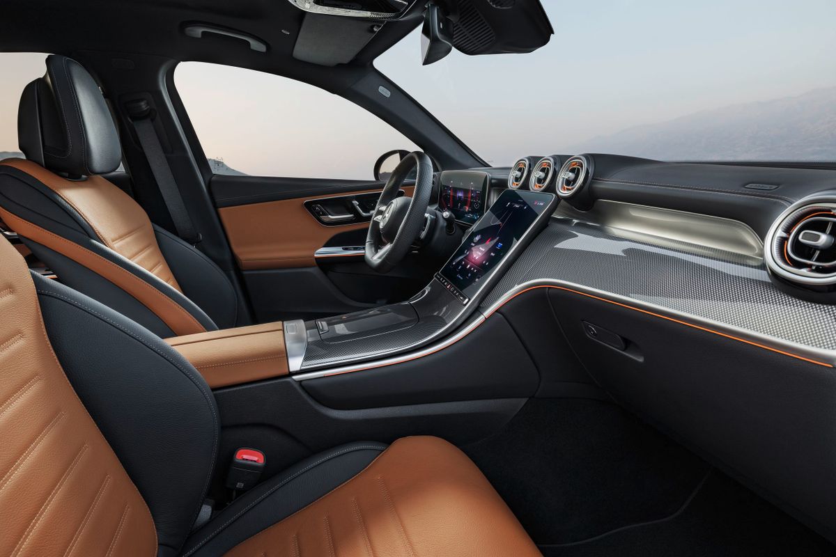 مرسيدس GLC Coupe ‏2023. المقاعد الأمامية. SUV كوبيه, 2 الجيل