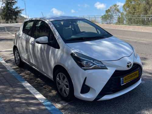 Toyota Yaris, 2019, фото
