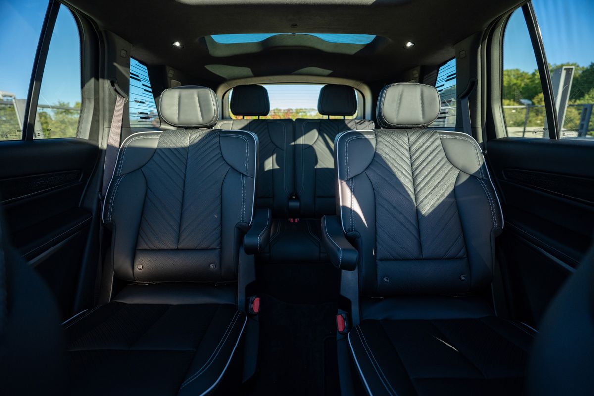 Cadillac Vistiq 2024. Задние сидения. SUV 5 дв., 1 поколение