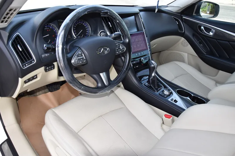 Infiniti Q50 2nd hand, 2015