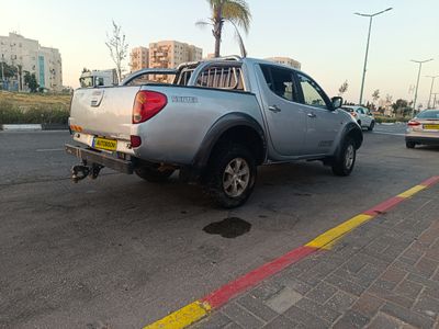 Mitsubishi L200 2nd hand, 2011