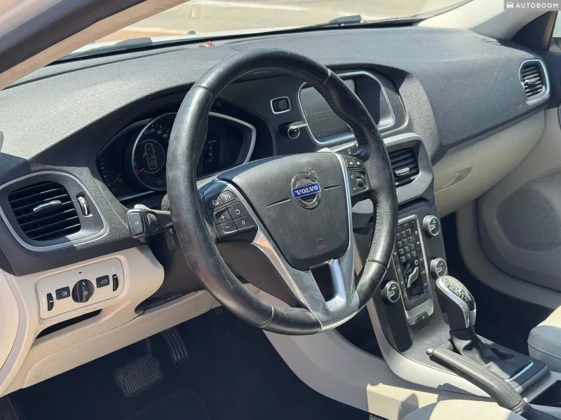 Volvo V40 2nd hand, 2016, private
