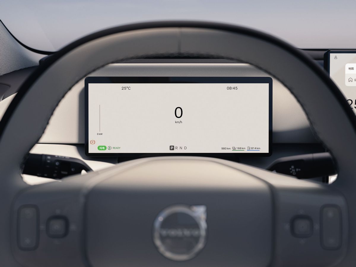 Volvo. Панель приборов.