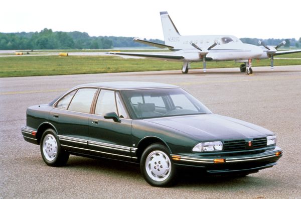 Oldsmobile Eighty Eight 1992. Bodywork, Exterior. Sedan, 10 generation