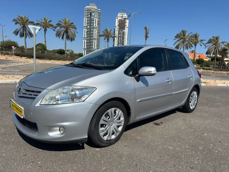 Toyota Auris с пробегом, 2011