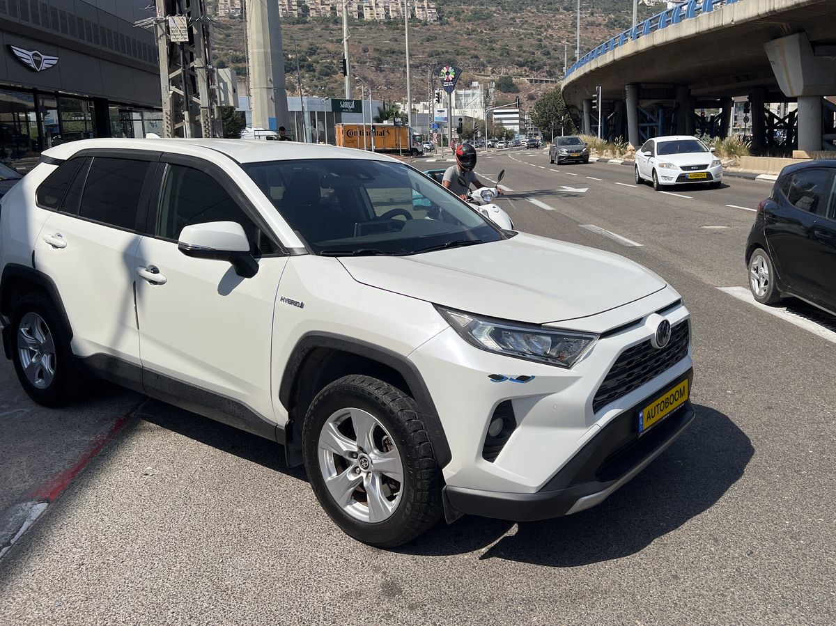 Toyota RAV4 с пробегом, 2021, частная рука
