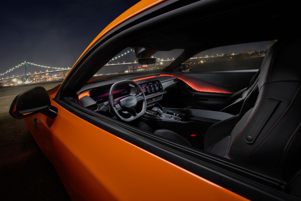 Dodge Charger 2024. Передние сидения. Купе, 7 поколение