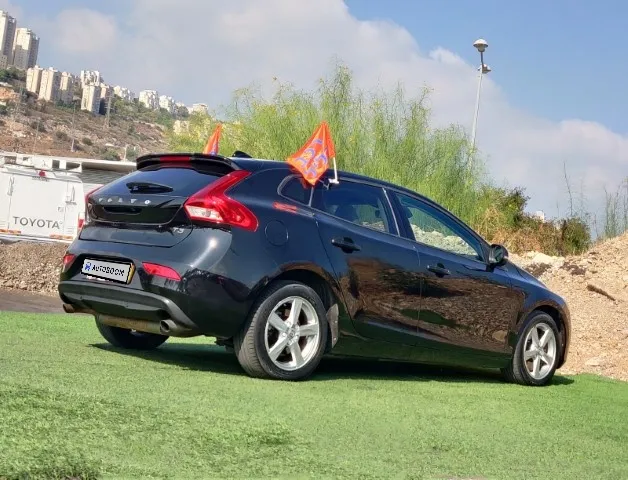 Volvo V40 2ème main, 2018