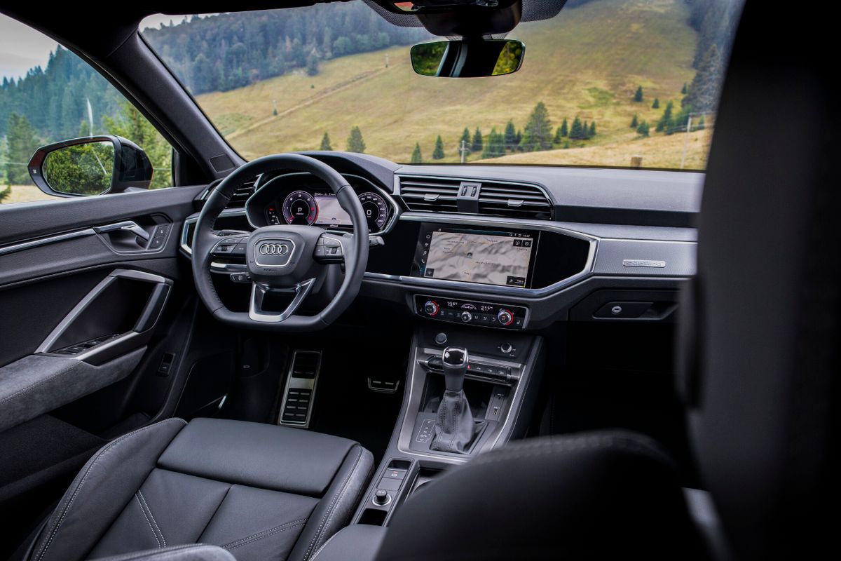 Audi Q3 Sportback 2019. Siéges avants. VUS Coupé, 1 génération