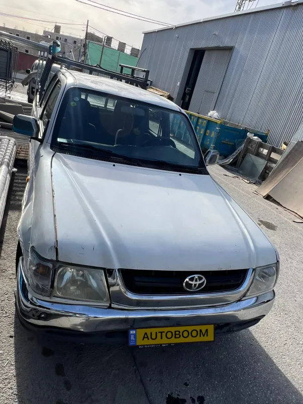 Toyota Hilux 2nd hand, 2002, private