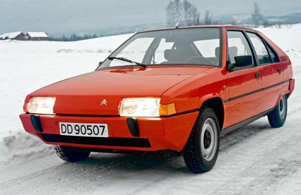 סיטרואן  BX 1982. מרכב, צורה. האצ'בק 5 דלתות, 1 דור