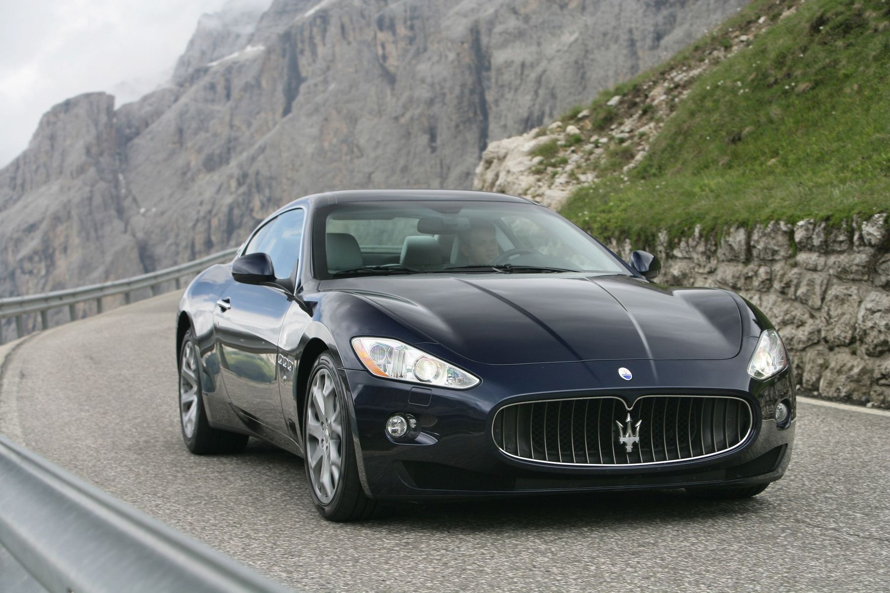 Мазерати сыр. Мазерати Гранд Туризмо 2023. Мазерати купе 2007. Мазерати Гран Туризмо 2007. Maserati GRANTURISMO II 2023.