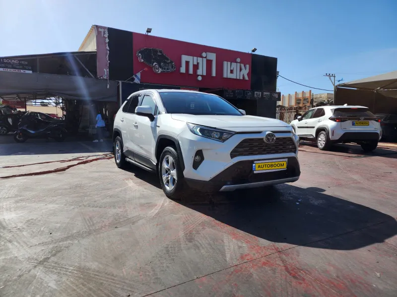 Toyota RAV4 с пробегом, 2019