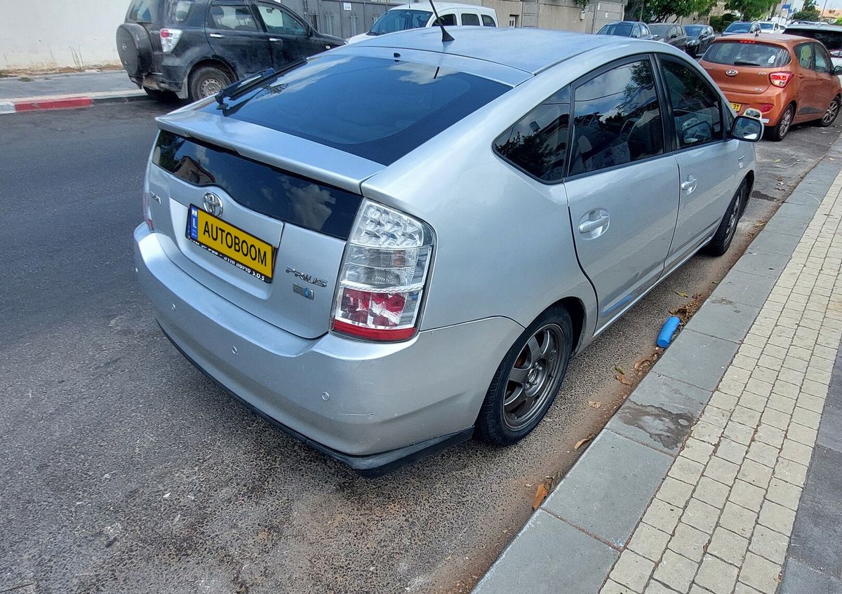 טויוטה פריוס יד 2 רכב, 2007, פרטי
