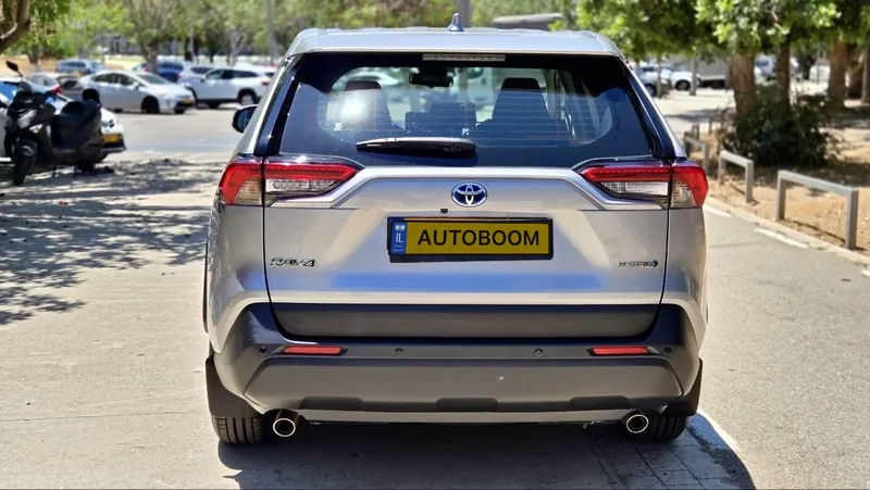 Toyota RAV4 с пробегом, 2023