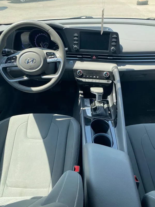 Hyundai Elantra с пробегом, 2022