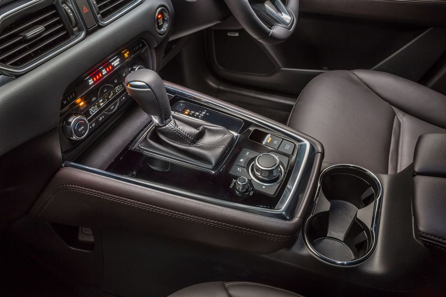 Mazda CX-8 2017. Console centrale. VUS 5-portes, 1 génération