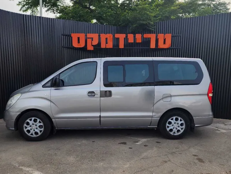 Hyundai i800 2ème main, 2011