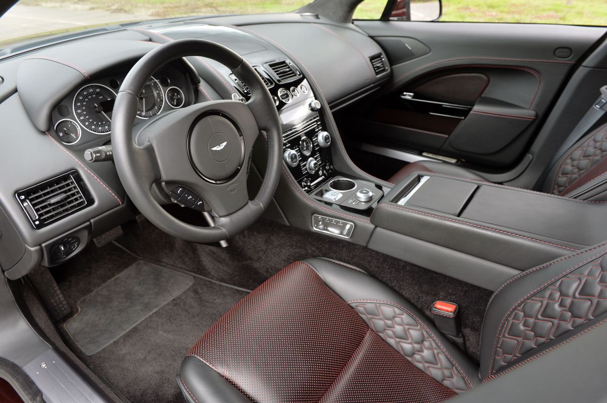 Aston Martin Rapide 2013. Siéges avants. Liftback, 2 génération