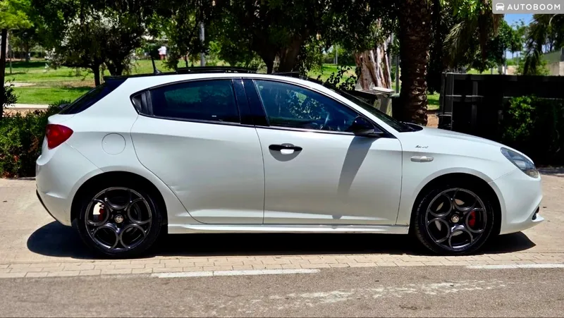 Alfa Romeo Giulietta с пробегом, 2015