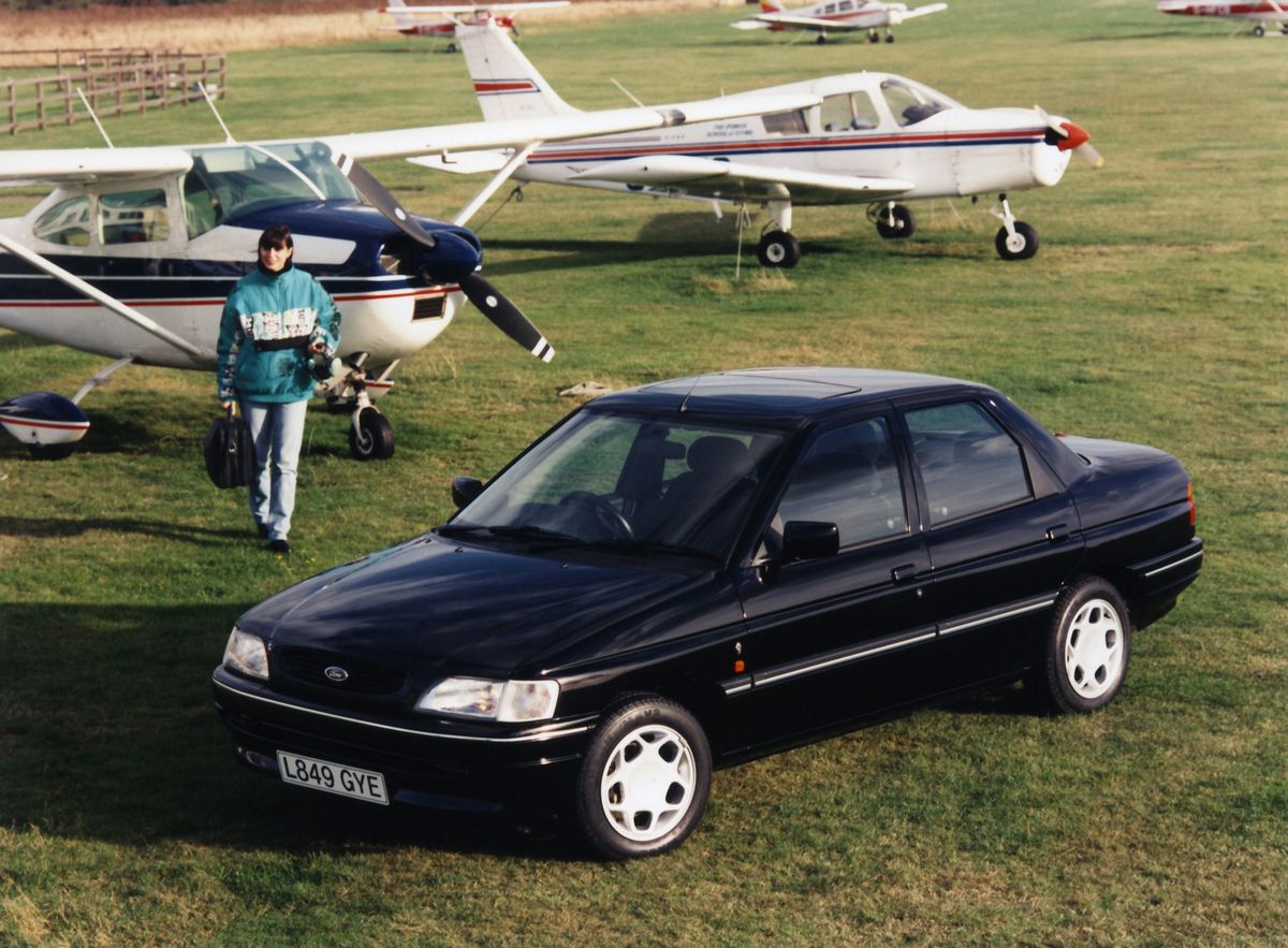 Ford Escort 1991. Carrosserie, extérieur. Berline, 5 génération, restyling 1