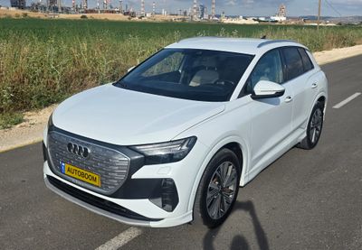 Audi Q4 e-tron, 2023, photo