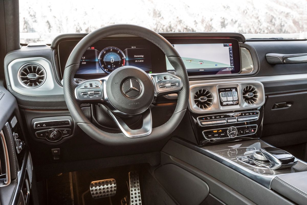 Mercedes G-Class 2018. Tableau de bord. VUS 5-portes, 3 génération