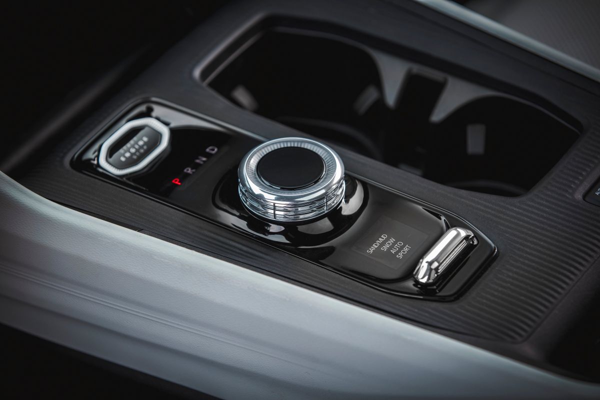 Jeep Cherokee 2025. Центральная консоль. Внедорожник 5 дв., 6 поколение