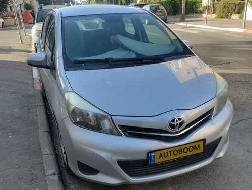 Toyota Yaris, 2014, photo