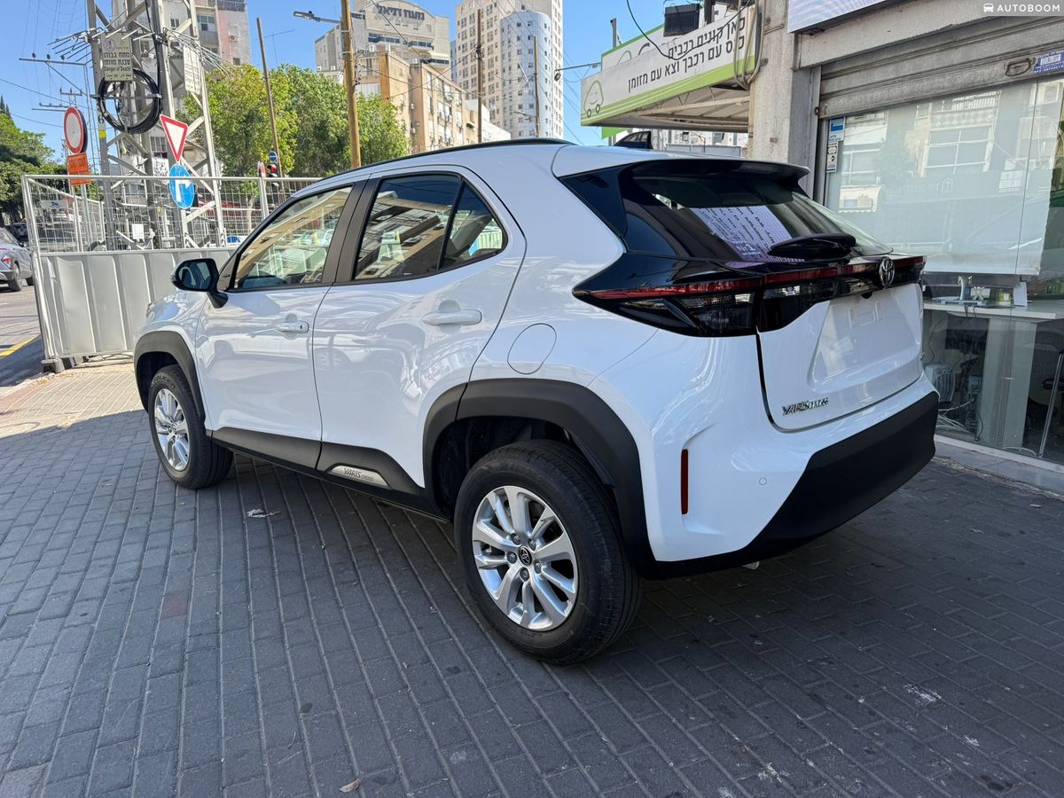 Toyota Yaris Cross new car, 2026