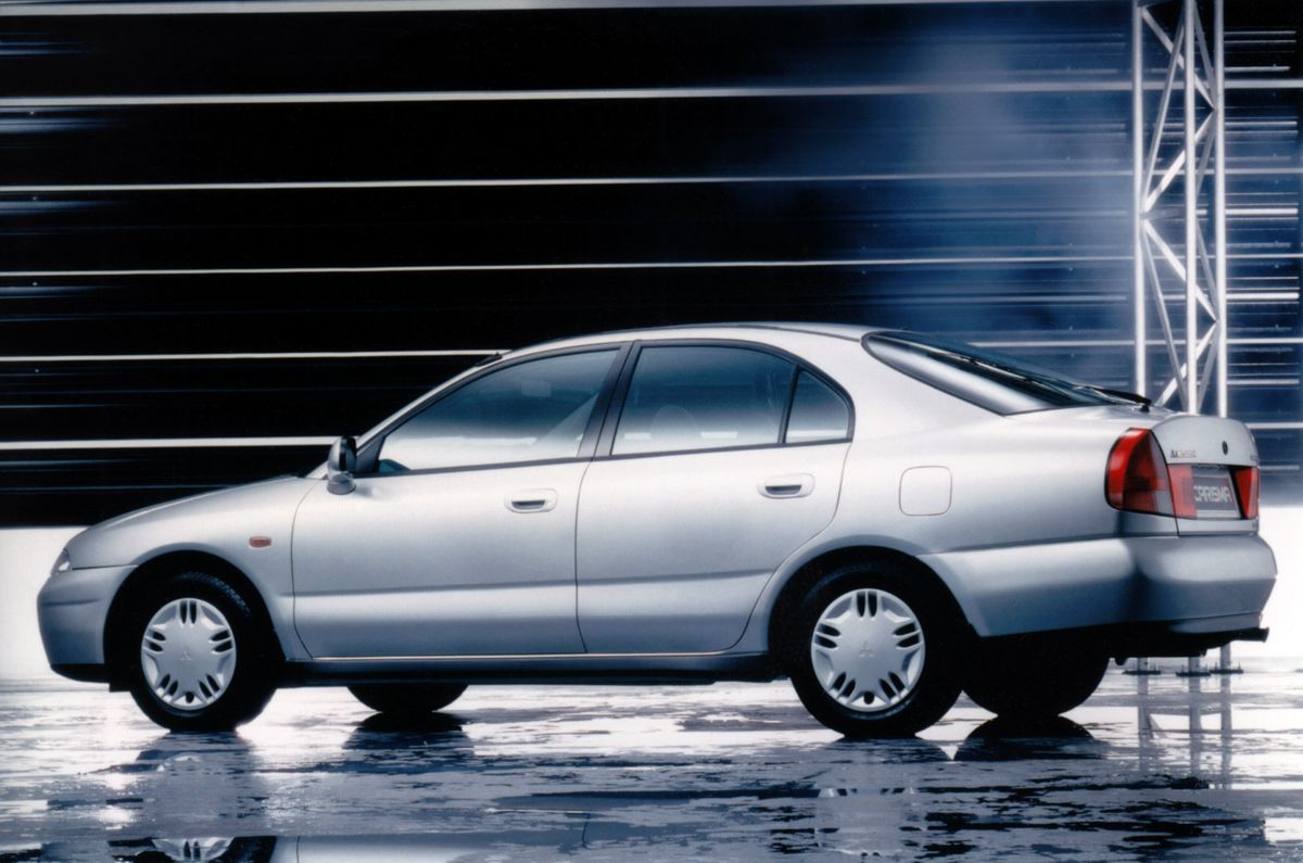Mitsubishi Carisma 1995. Carrosserie, extérieur. Hatchback 5-portes, 1 génération