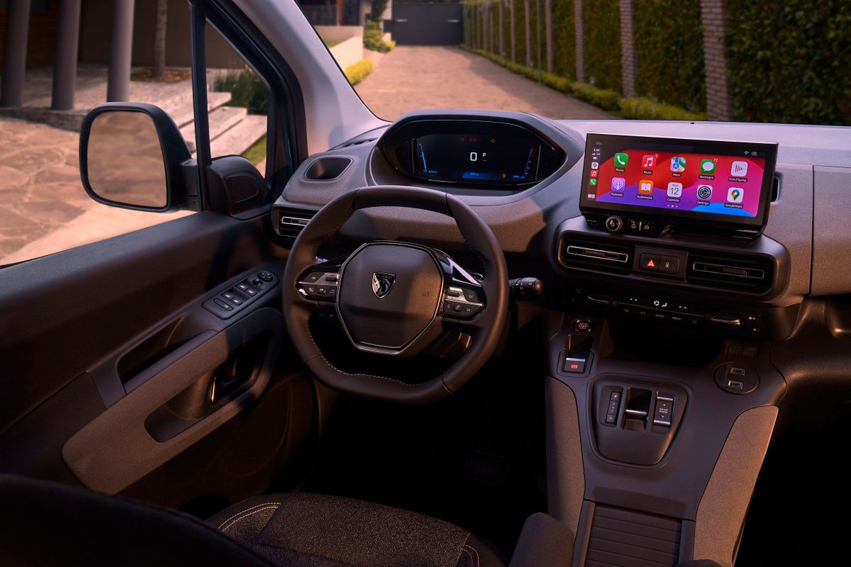 Peugeot Rifter 2023. Панель приборов. Компактвэн Лонг, 1 поколение, рестайлинг