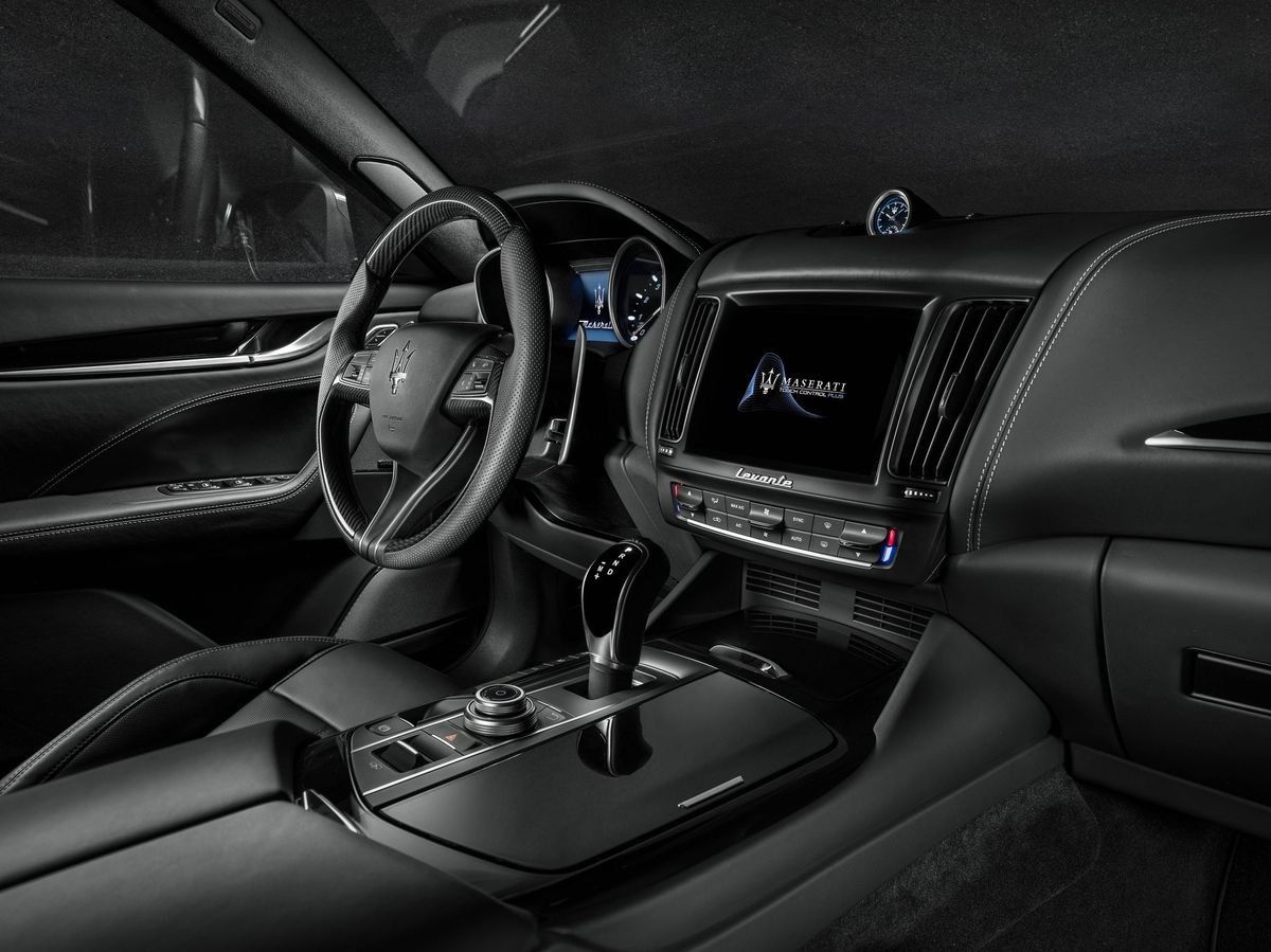 Maserati Levante 2016. Console centrale. VUS 5-portes, 1 génération
