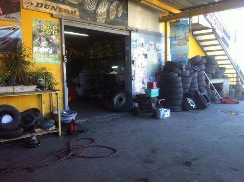 Tires Chaim Ozen. Photo 2