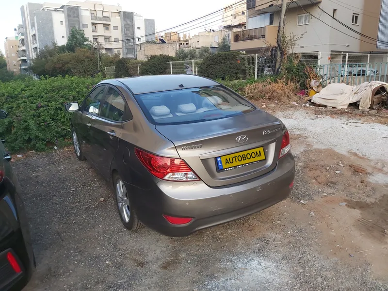 Hyundai i25 2nd hand, 2011, private hand