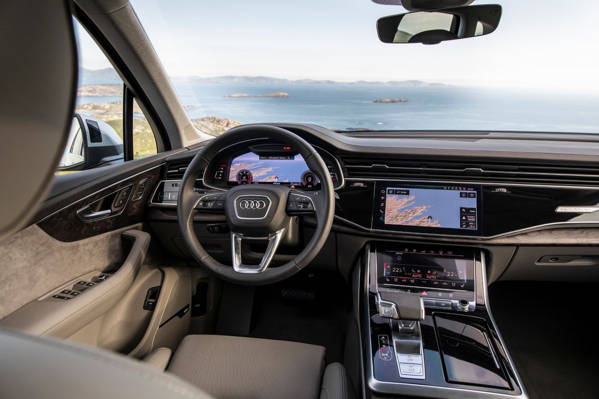 Audi Q7 2019. Tableau de bord. VUS 5-portes, 2 génération, restyling