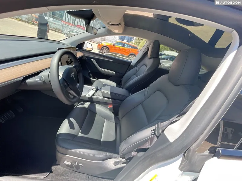 Tesla Model Y с пробегом, 2023
