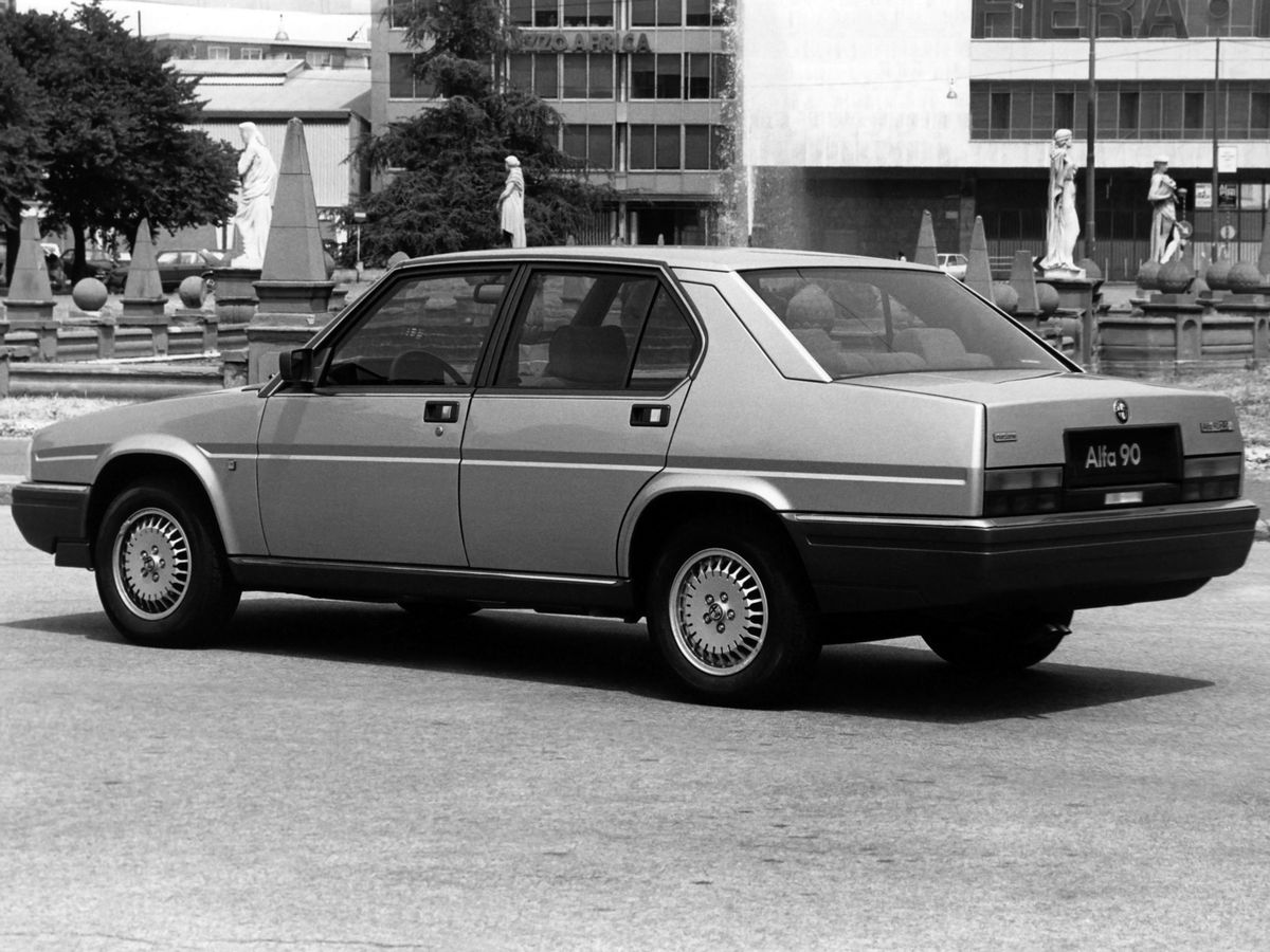 אלפא רומיאו 90 ‏1984. מרכב, צורה. סדאן, 1 דור