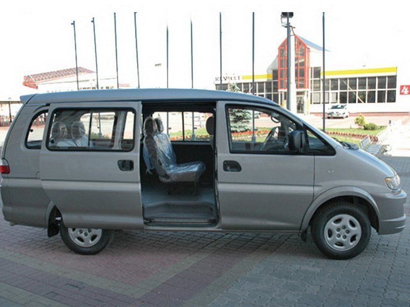 دونغ فينغ MPV 2007. الهيكل، المظهر الخارجي. ميني فان, 1 الجيل