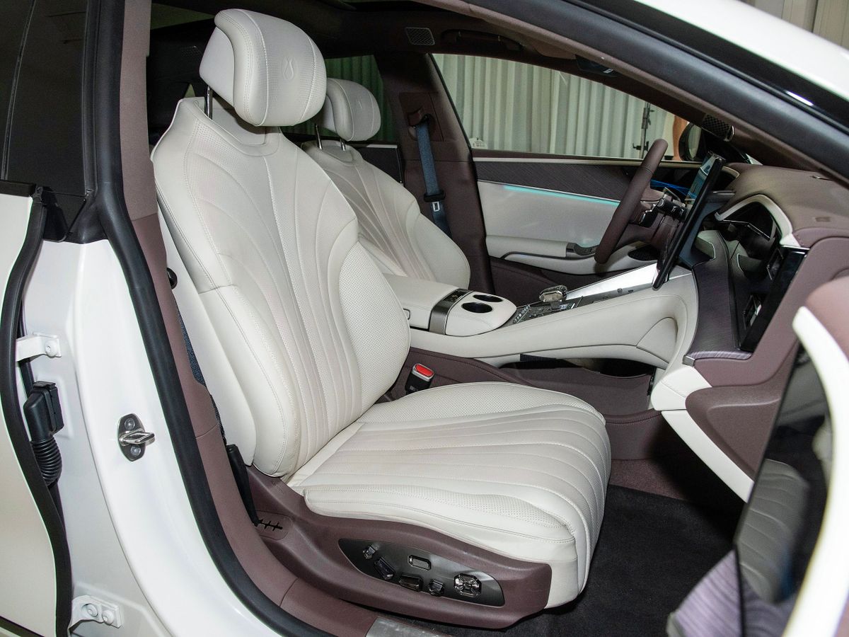 Denza Z9 GT 2024. Передние сидения. Хэтчбек 5 дв., 1 поколение